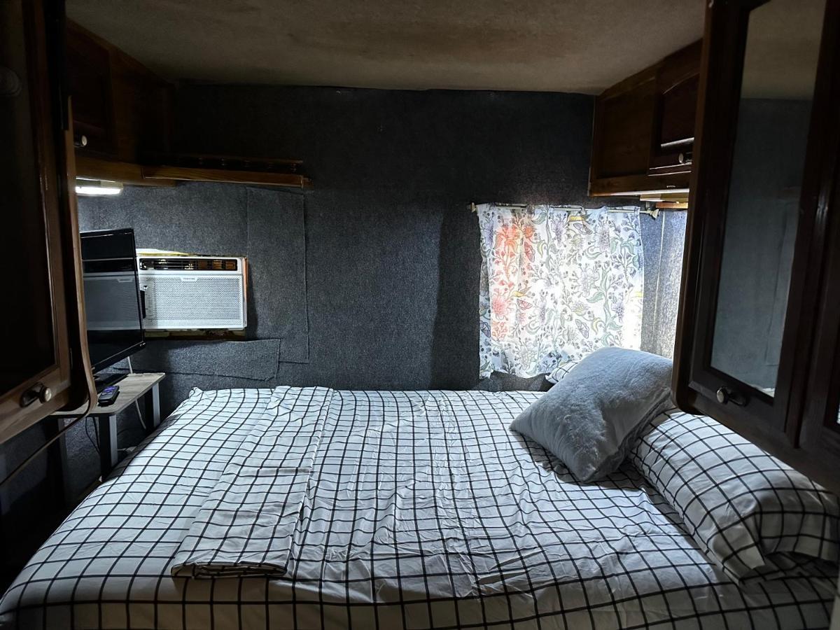 Glamping Studio Black Castle Rv